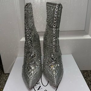 Brand New Box included Whole Rhinestones Steve Madden Boots.